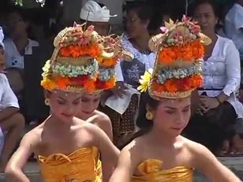 Balinese Hindu ritual - Beautiful blend of art, culture & religion in heaven