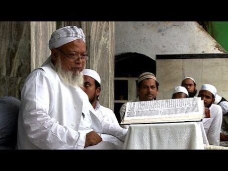 Moulana who is aware of Quran and Hindu non secular books 1