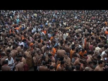 Indian Hindu devotees perform annual 'Tarpan' rituals