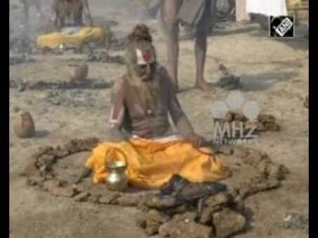 India News - Hindu priests in northern India practice fire ritual to achieve salvation