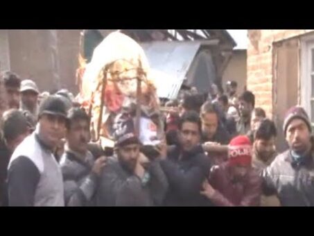 Muslims cremate Hindu woman in Kashmir