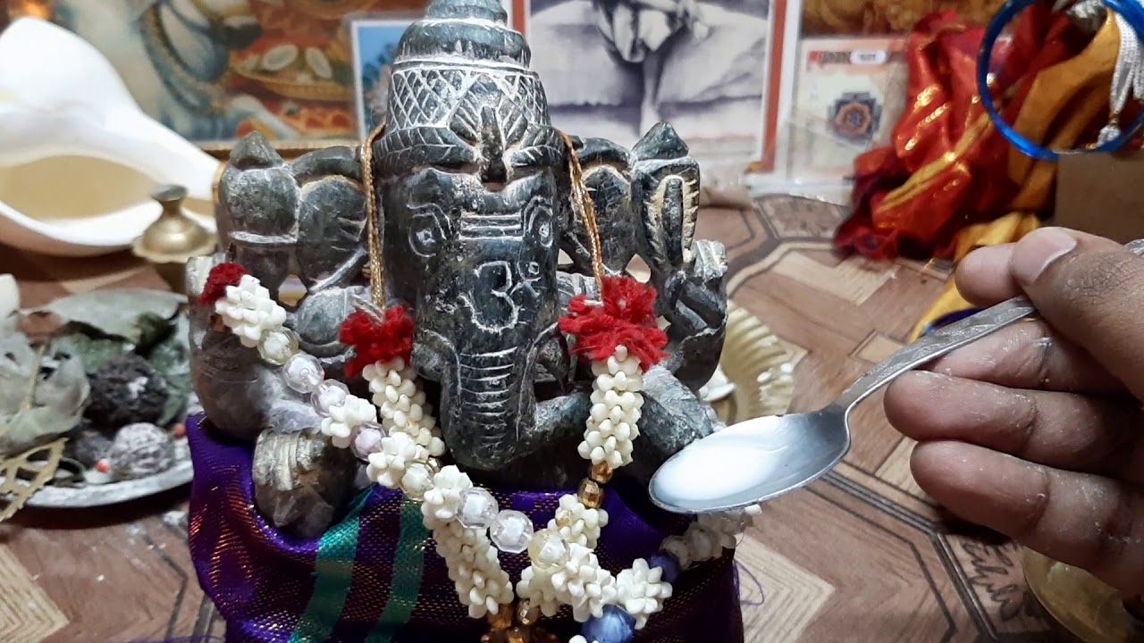 Lord Ganesha Drinking Milk - Miracle I FACEBOOK SEARCH " MAHA GANAPATI PARAMPORULE ''