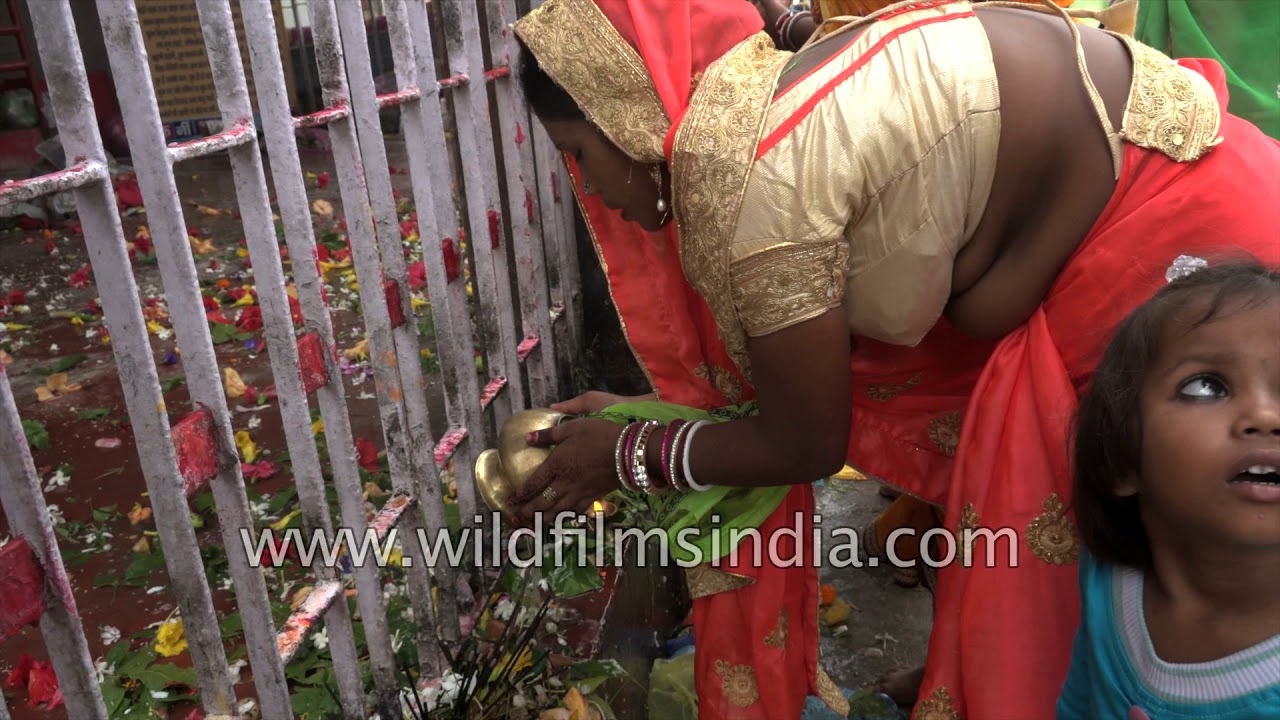 Women perform religious rituals outside at a Shiv Temple in Bihar | Hinduism