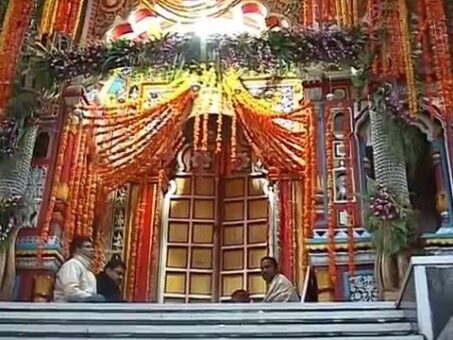 Hindu Shrine in Himalaya : The kapat of Shri Badrinath Temple opens in Uttarakhand