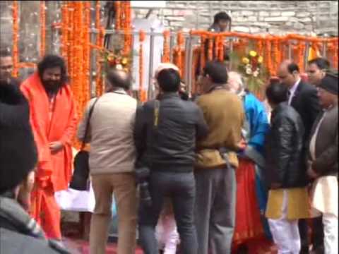 PM Modi offers prayers at Hindu shrine in northern India