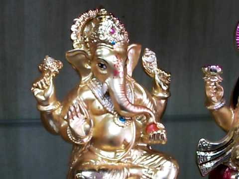 Beautiful statues of Hindu Lord Ganesh and Goddesse maa Laxmi.mov