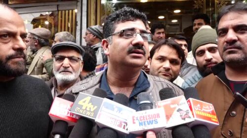 GIVE PROTECTION TO KASHMIRIS | Hindu Gold Shopkeepers Protests in Favour of Kashmiri Students