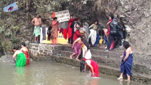hindu women early morning bathing at salinadi 2019.