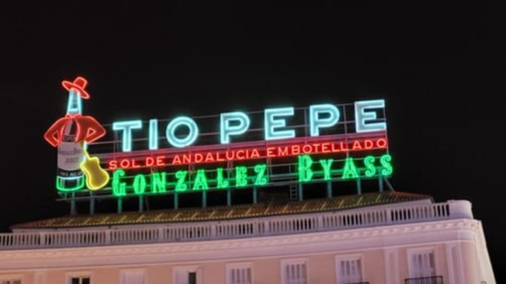 Adding style to Advertisements With Banner Shows and Flags 1 Banderas Publicitarias