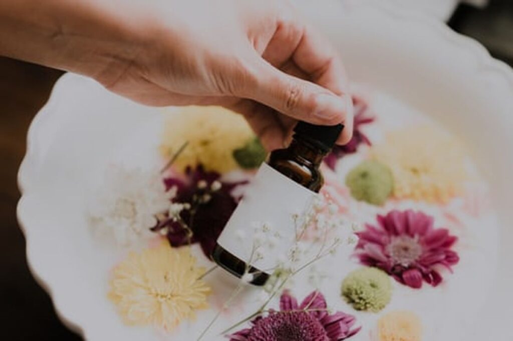 Essential Oil Chemistry - A 1er for Beginning Aromatherapists 1 oudh