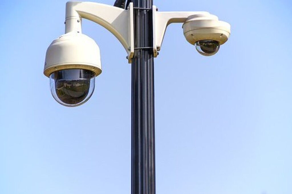 Wifi Security Camera Vs " cable " Security Camera: Which Is Much better? 1 poe cameras