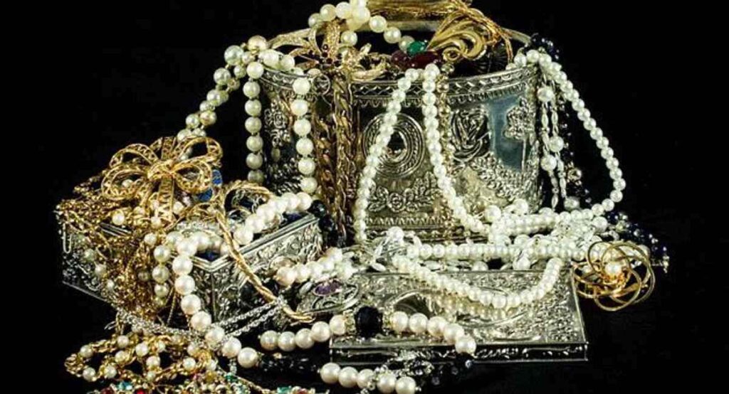 The rationale Folks Put on Jewelry 1 Why People Wear Jewellery