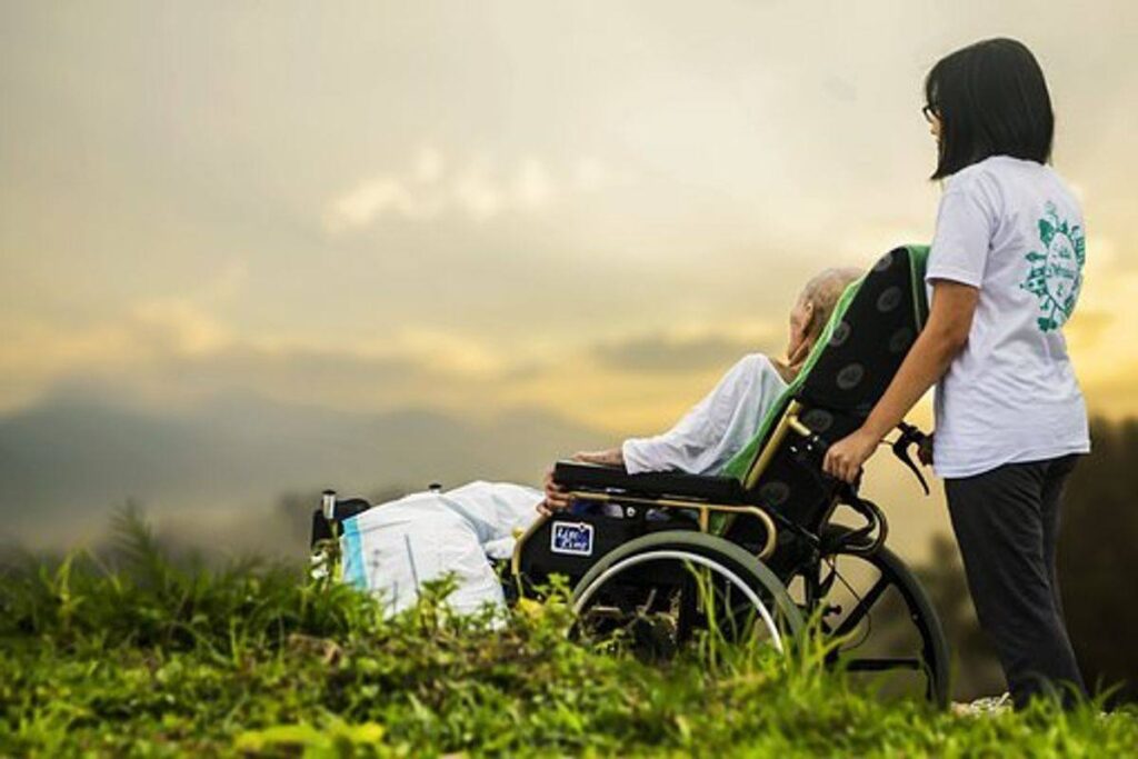 Elderly care – what does it look like and what does it include? 1 multikom