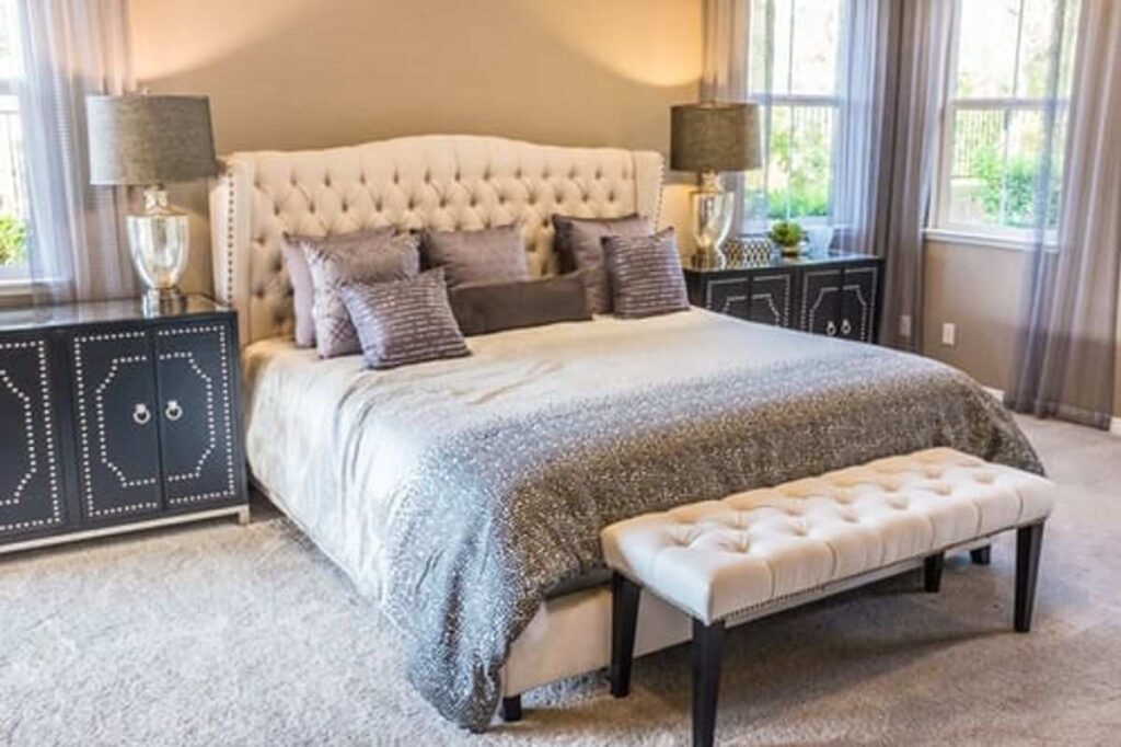 What's the difference between a split king bed and a king bed? 1 split king adjustable bed