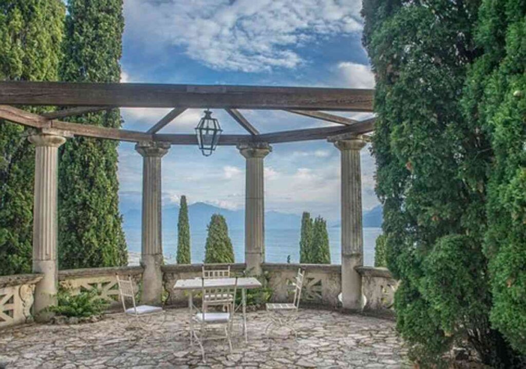 The house Gazebo Makes the Perfect Garden Party Shelter 1 gazebos