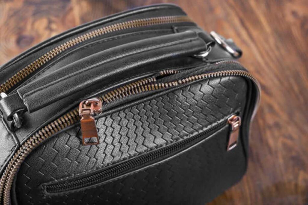 Methods to Repair a Zipper on a Bag 1 how to fix a zipper on a bag