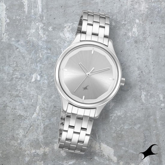 stylish and sophisticated wrist watch for girls