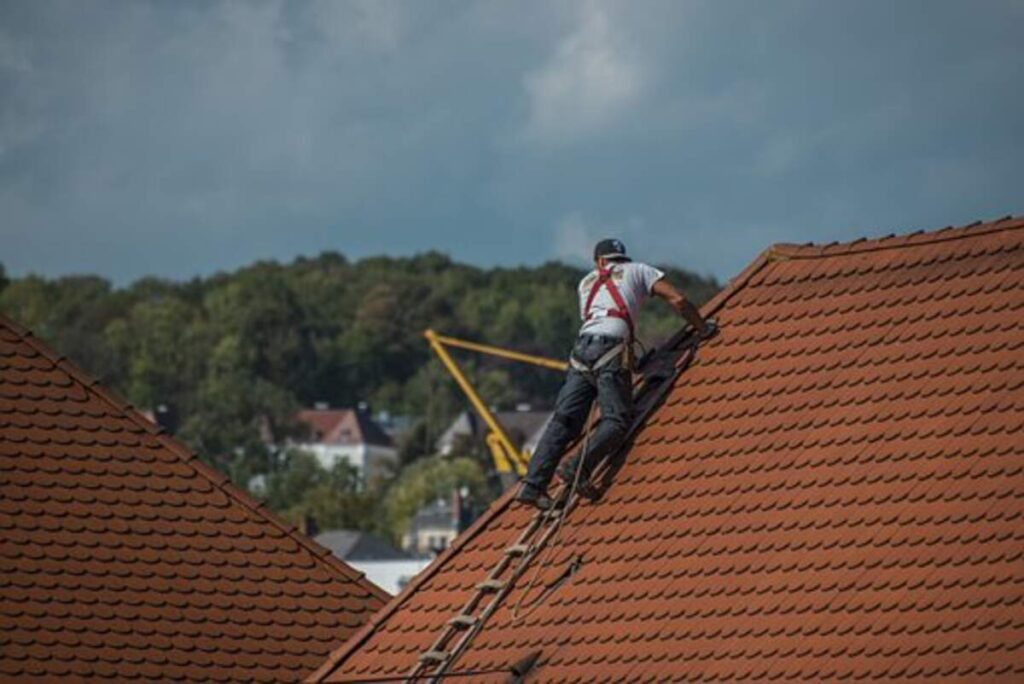 Roof structure Repair - Call typically the Specialist or Do It Yourself? 1 Roofing Clarity