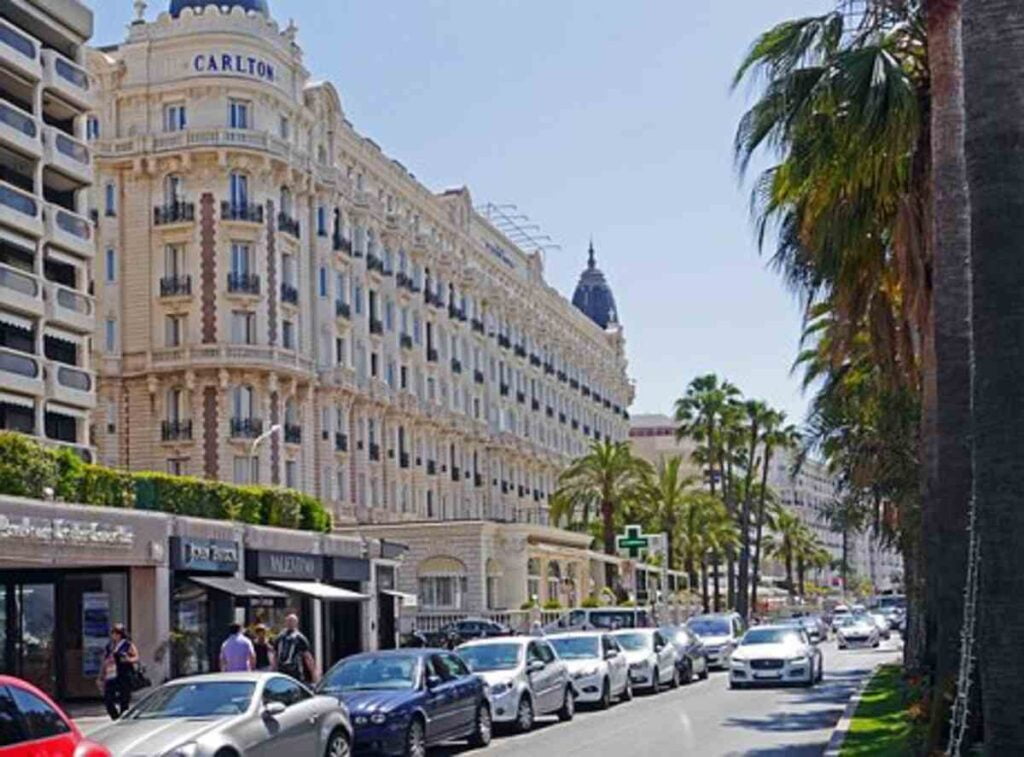 The Hotel Carlton in Bilbao Offers a Variety of Amenities 1 hotel carlton