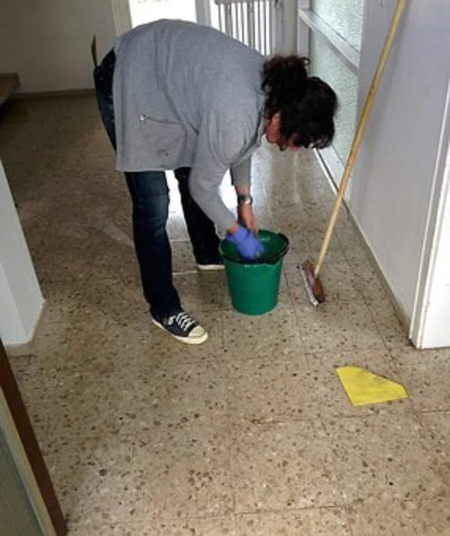 how to clean vinyl floors