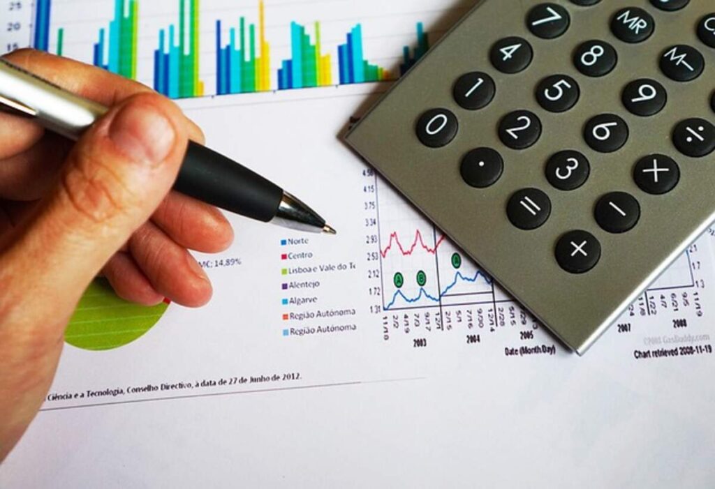 Here are five ways in which a digital marketing consultant can improve your ROI: 1 bit.ly/3MN6Zbf