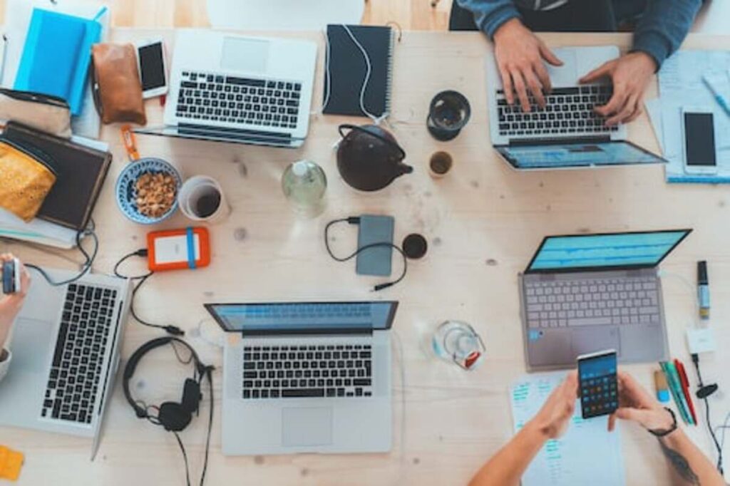 The Key Factors to Consider When Choosing an Online Marketplace Development Team 1 online marketplace development team